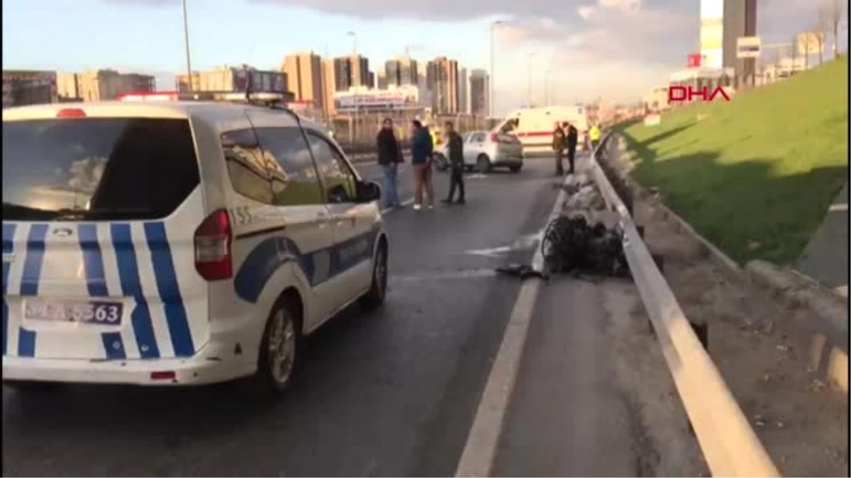 İstanbul- Cevizlibağ\'daki Trafik Kazasında Otomobilin Motoru Yerinden Fırladı