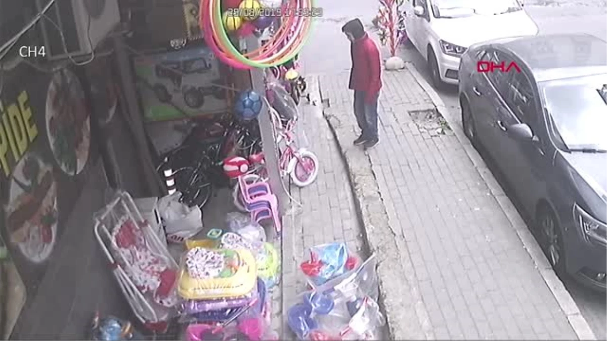 İstanbul Dükkanındaki Bisikleti Böyle Çalındı, \'Nasıl Göremedim" Diye Kendine Kızdı