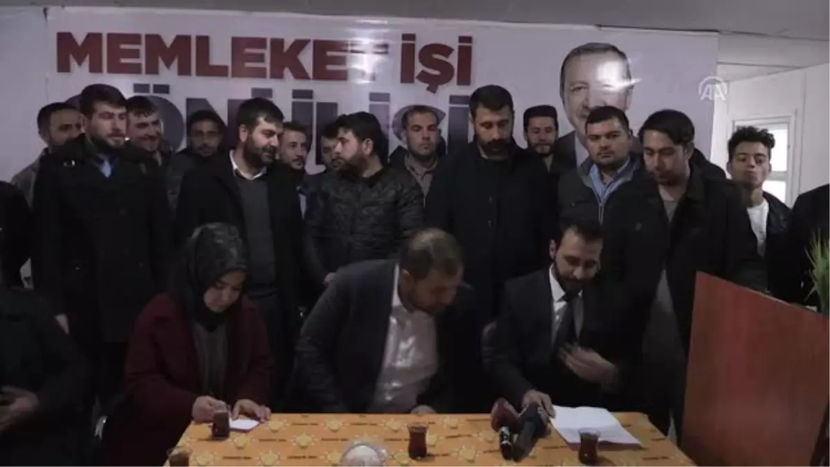 İyi Parti\'den İstifa Eden Gençler AK Parti\'ye Geçti