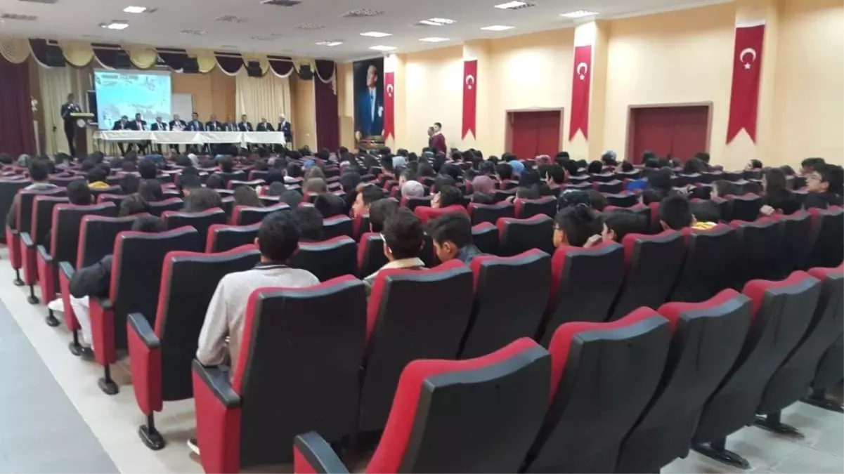 Jandarma ile Muharip ve Malul Gaziler Öğrencilere \'Gazilik\' Konferansı Düzenledi