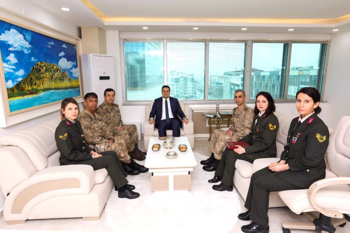 Jandarmadan İpekyolu Belediye Başkan Vekili Öztürk\'e Teşekkür Ziyareti