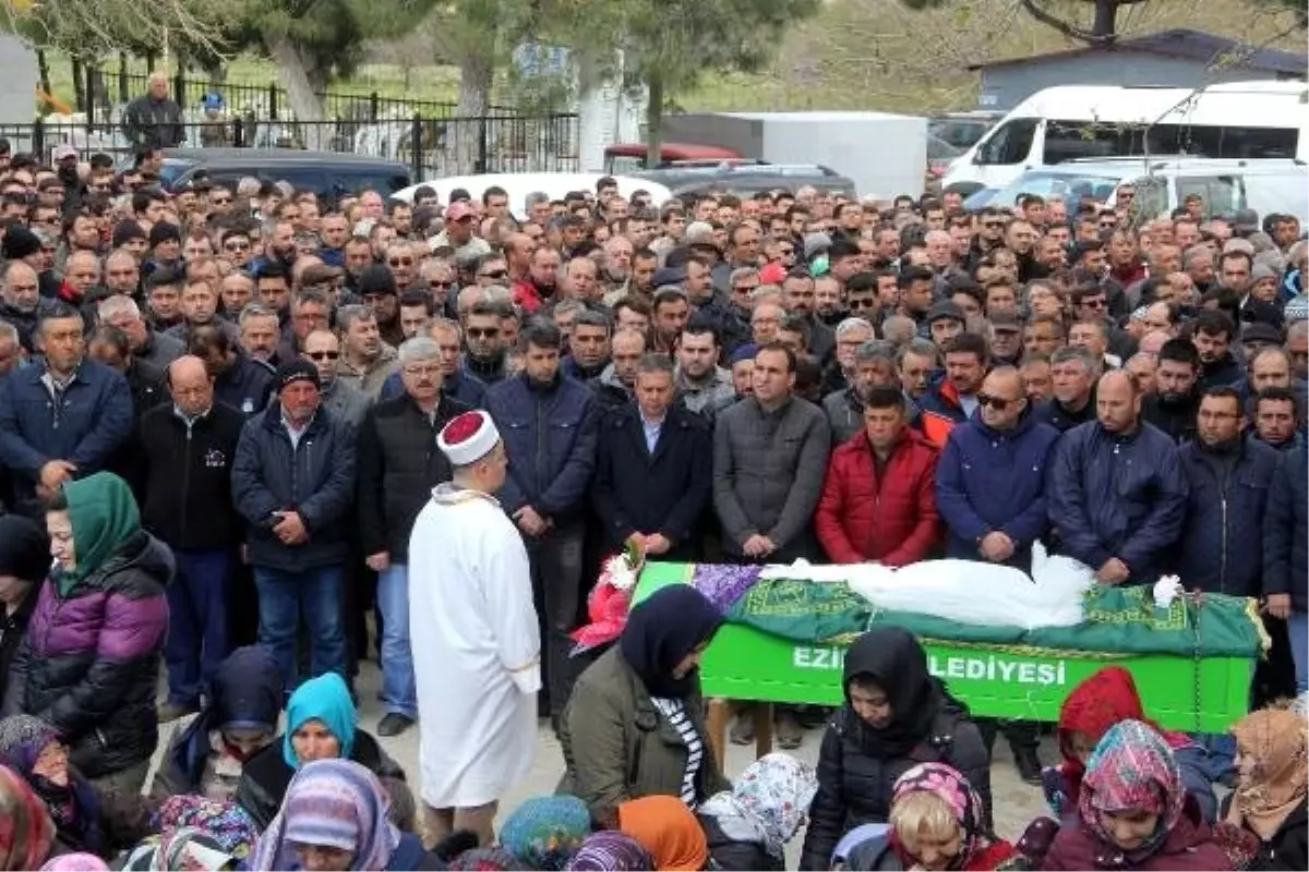 Kazada Ölen İlayda, Gözyaşları Arasında Toprağa Verildi