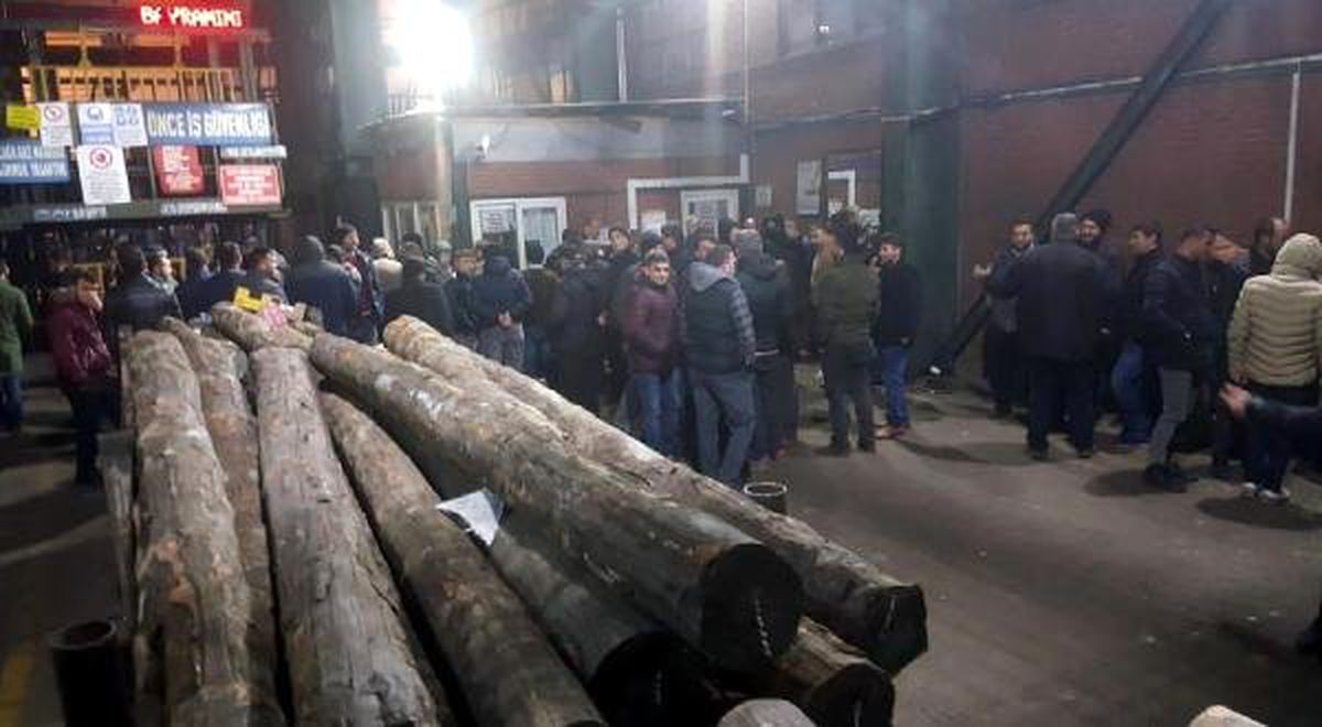 Maden İşçilerinden 2,5 Saatlik Ocaktan Çıkmama Eylemi
