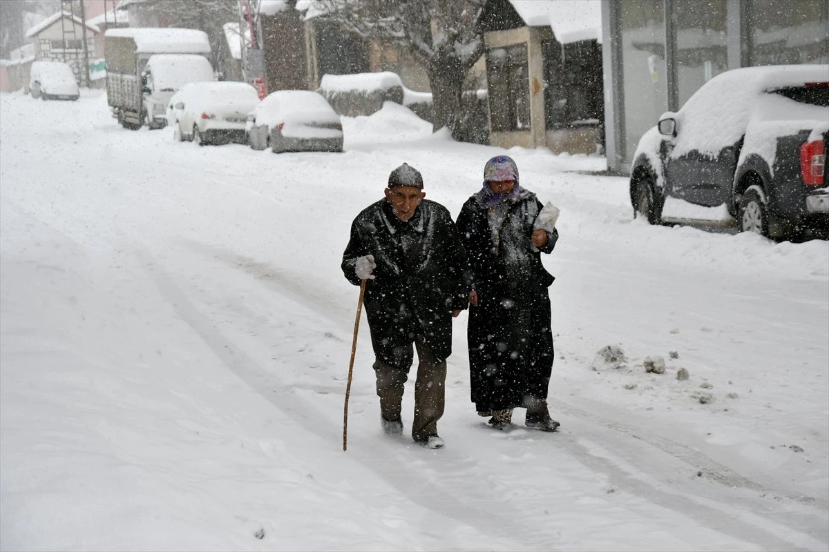 Etkili Olan Kar Yağışı Doğu Anadolu\'ya Yeniden Gelinlik Giydirdi