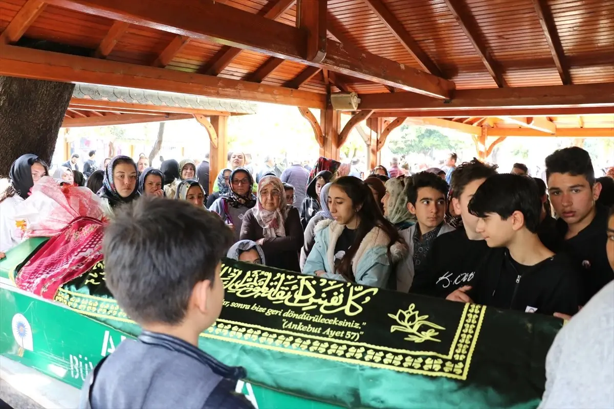 Okulda Fenalaşarak Ölen Ortaokul Öğrencisi Toprağa Verildi