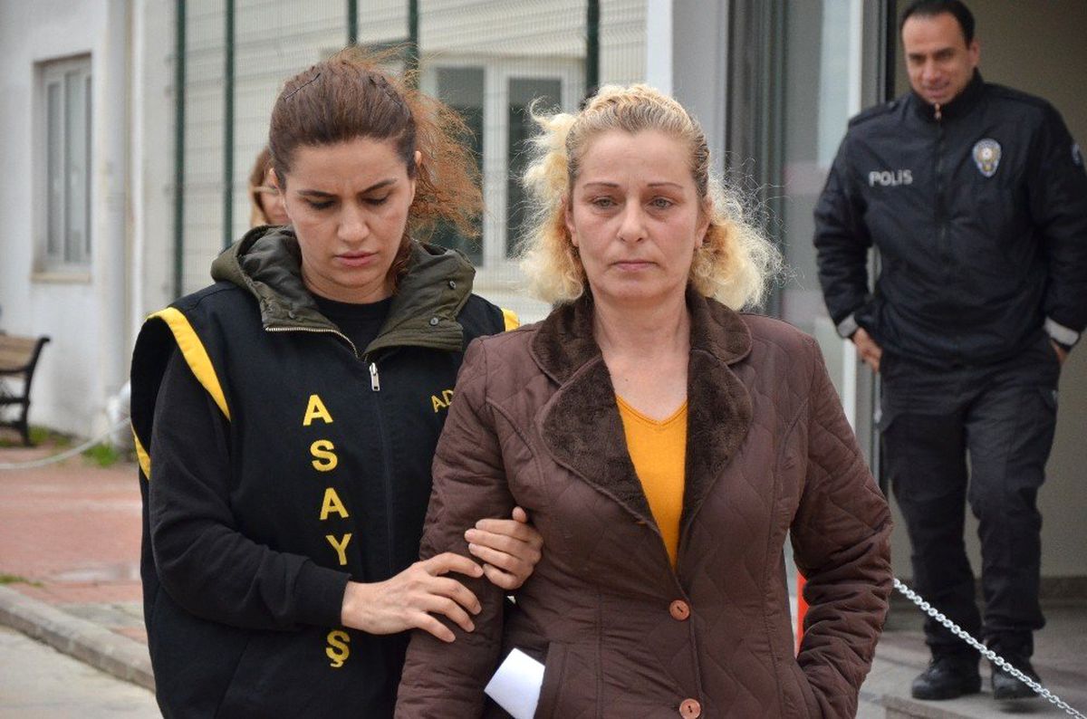 Tesettürlü Kadınlara Saldıran Kadın: "Benim de Ailem Kapalı"