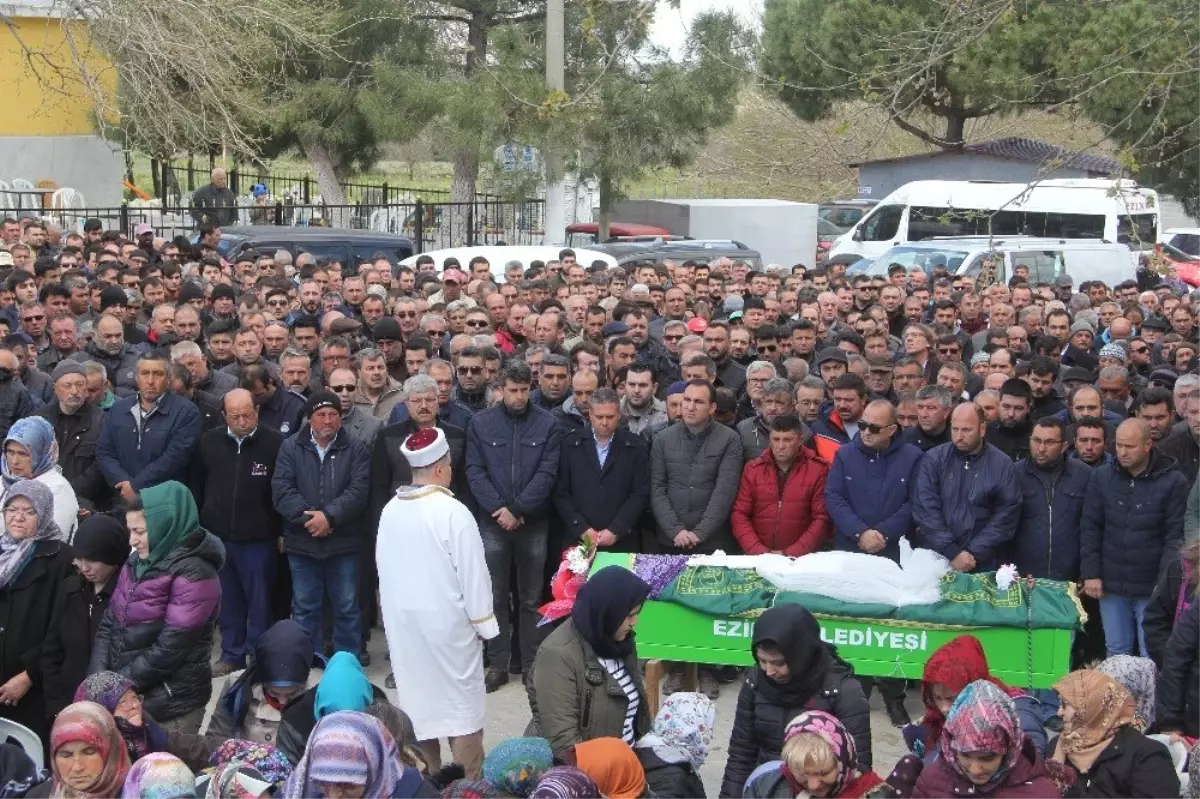 Trafik Kazasında Hayatını Kaybeden Öğrenci Göz Yaşları İçinde Toprağa Verildi