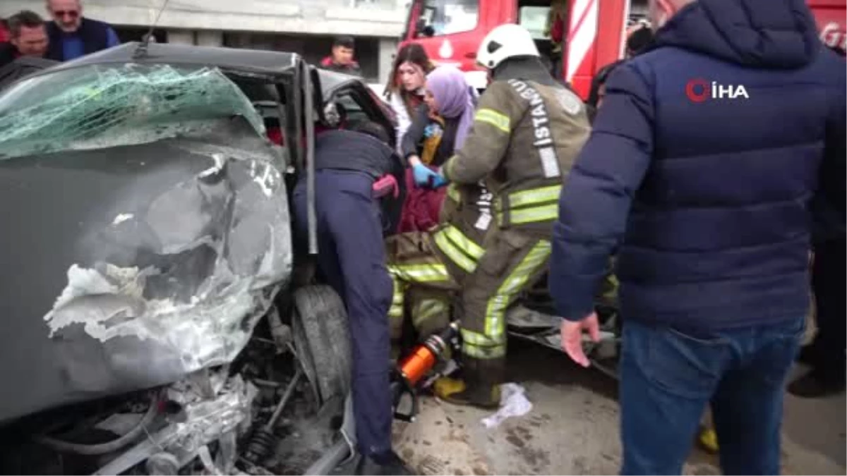 Tuzla\'da İki Aracın Çarpıştığı Feci Kaza: 1 Ölü 5 Yaralı