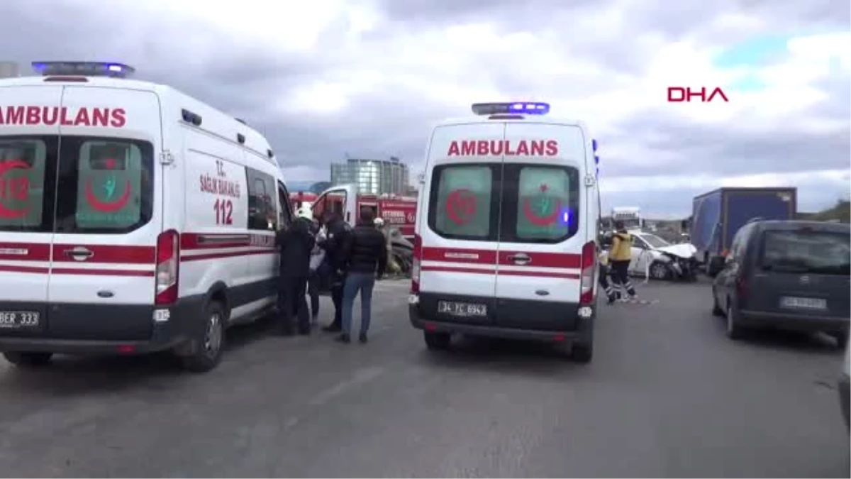Tuzla\'da İki Otomobil Kafa Kafaya Çarpıştı 1 Ölü, 5 Yaralı