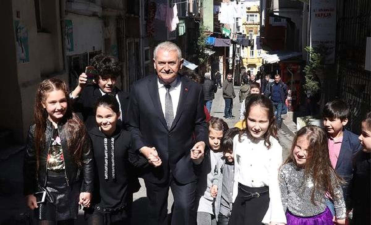 Yıldırım, İstanbul\'u İki Kez Baştan Başa Yürüdü