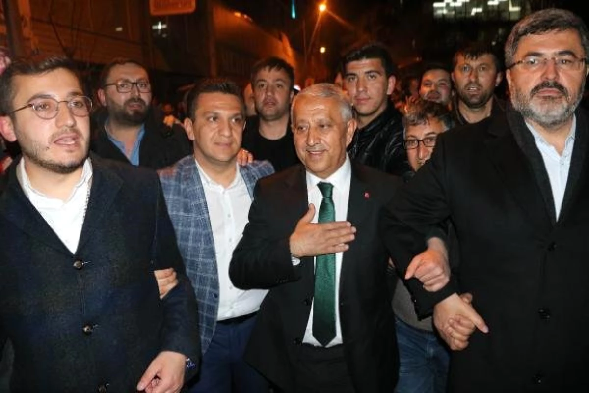 Afyonkarahisar\'da AK Parti\'li Mehmet Zeybek Kazandı (2)