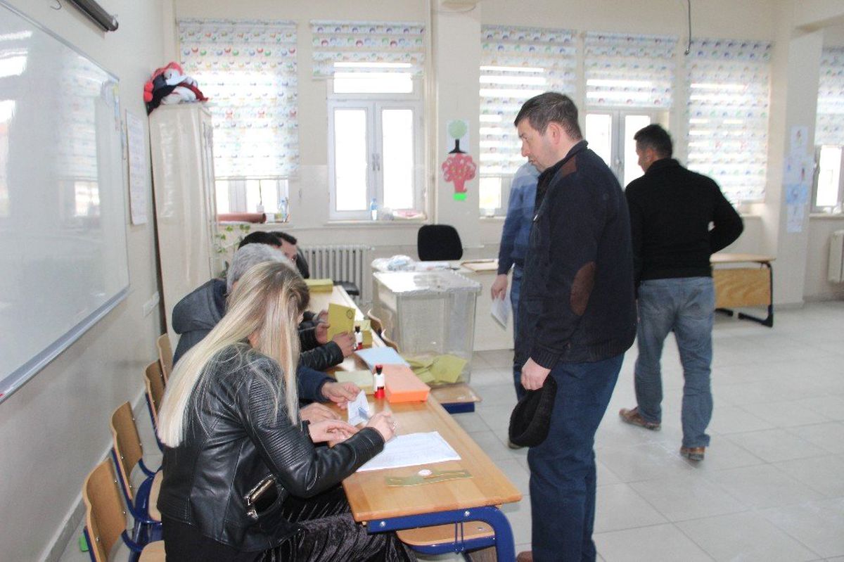 Afyonkarahisar\'da Oy Kullanma İşlemi Başladı