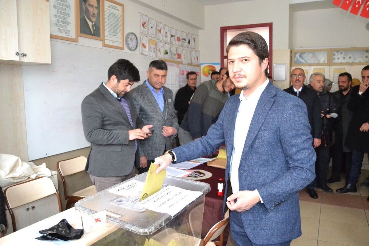 Ak Partili Başkan Adayları, Milletvekilleri Oylarını Kullandı