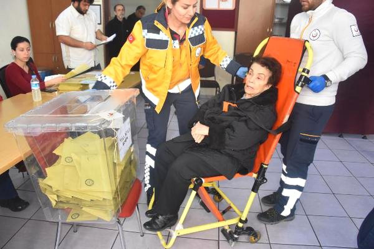 Ambulansla Getirildiği Okulda Oyunu Kullandı