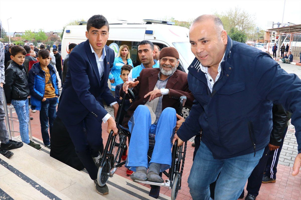 Ambulansla Sandık Başına Gittiler