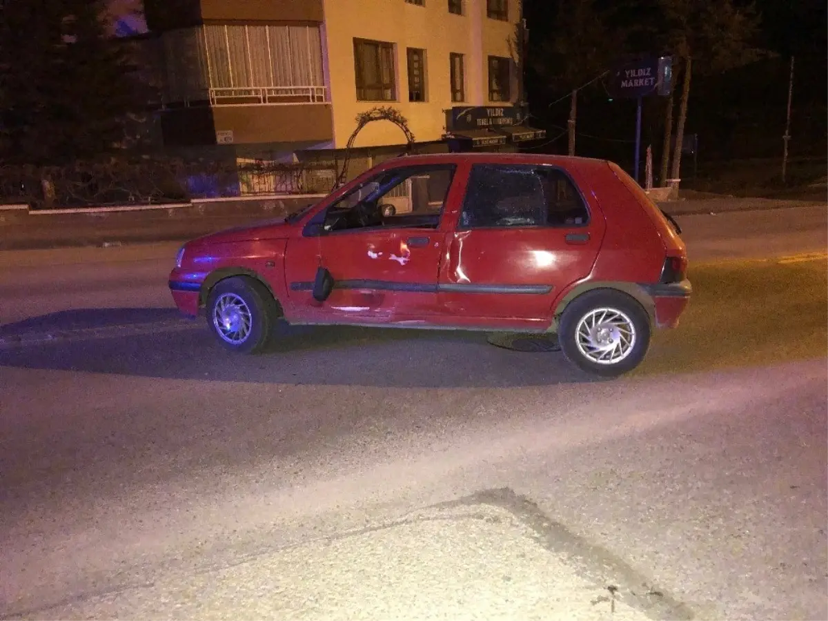 Ankara\'da Motosiklet ve Otomobil Çarpıştı: 3 Yaralı