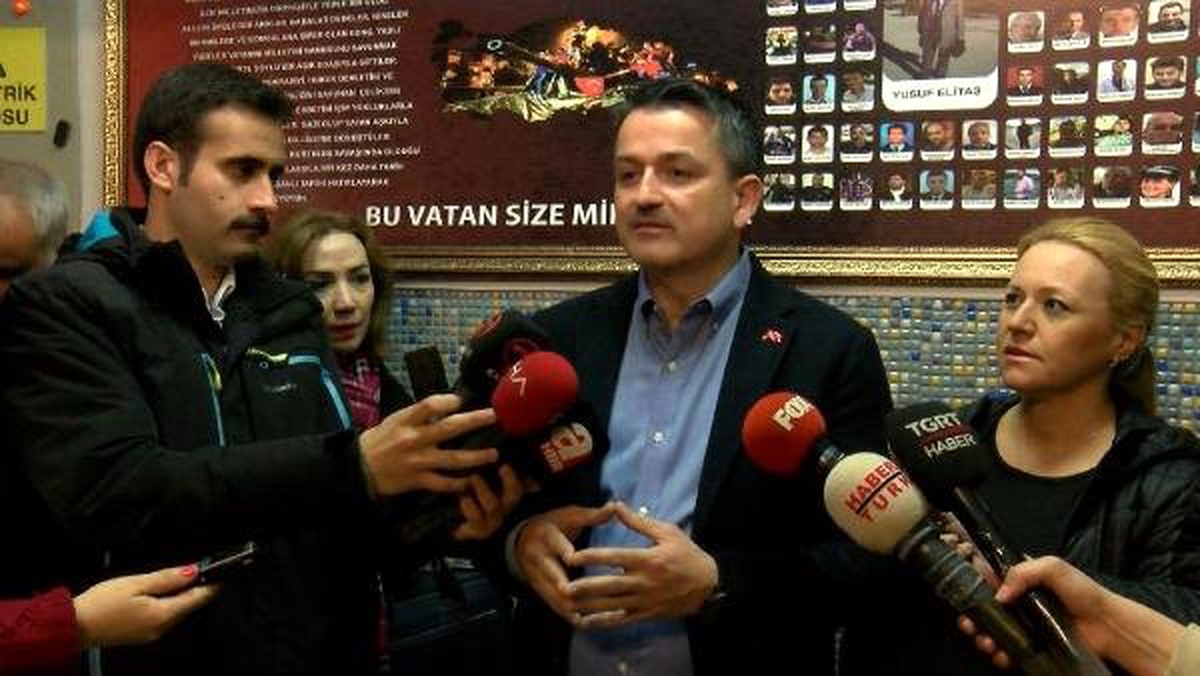 Bakanlar Gül ve Pakdemirli, Aynı Okulda Oy Kullandı