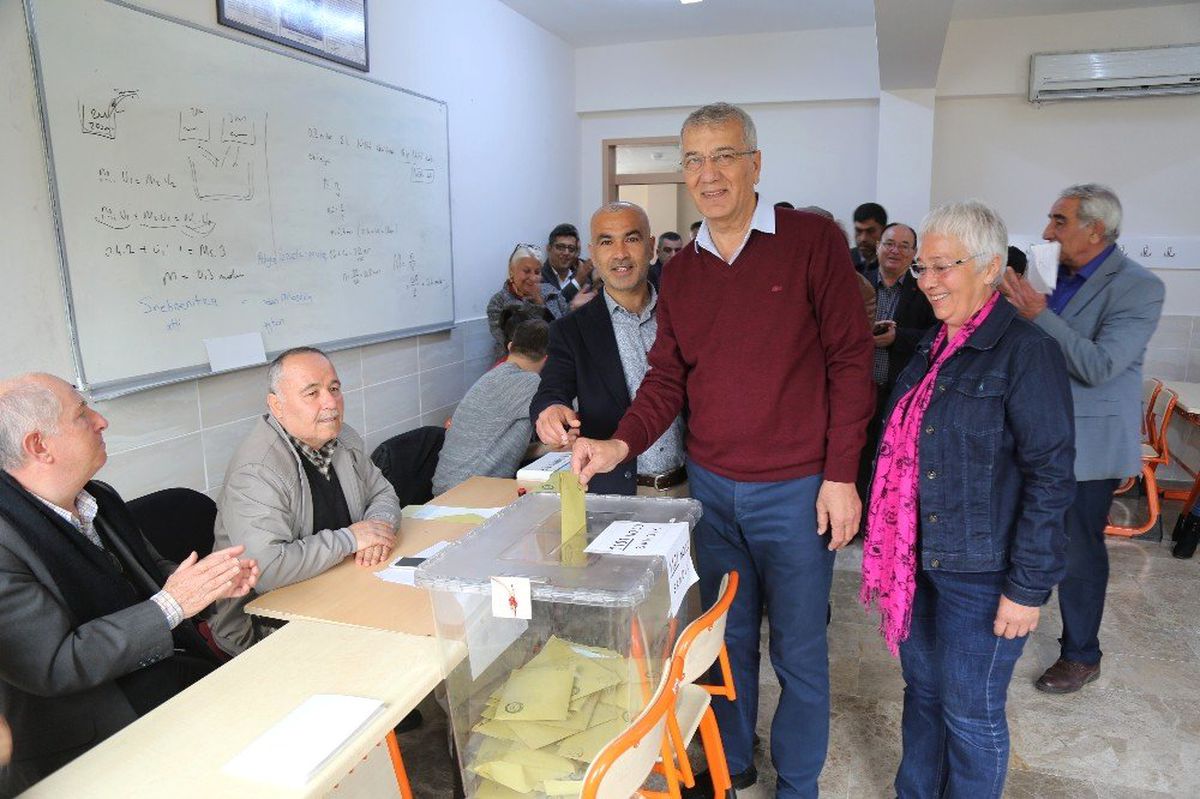 Başkan Tarhan Oyunu Kullandı
