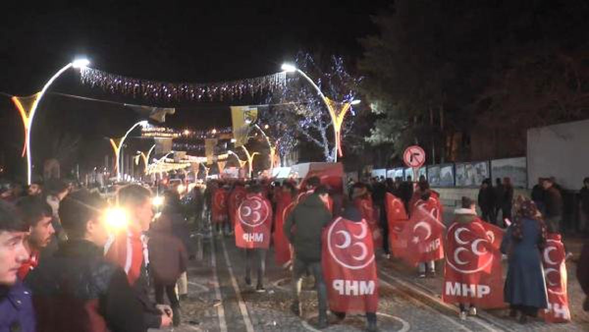 Bayburt\'ta MHP\'li Aday Kazandı, Partililer Kutlama Yaptı