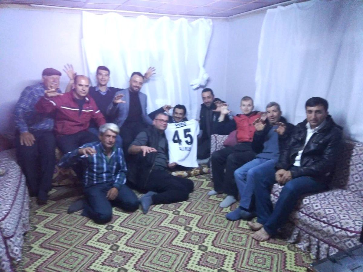Beşiktaşlılardan Alirıza\'ya Forma Sürprizi
