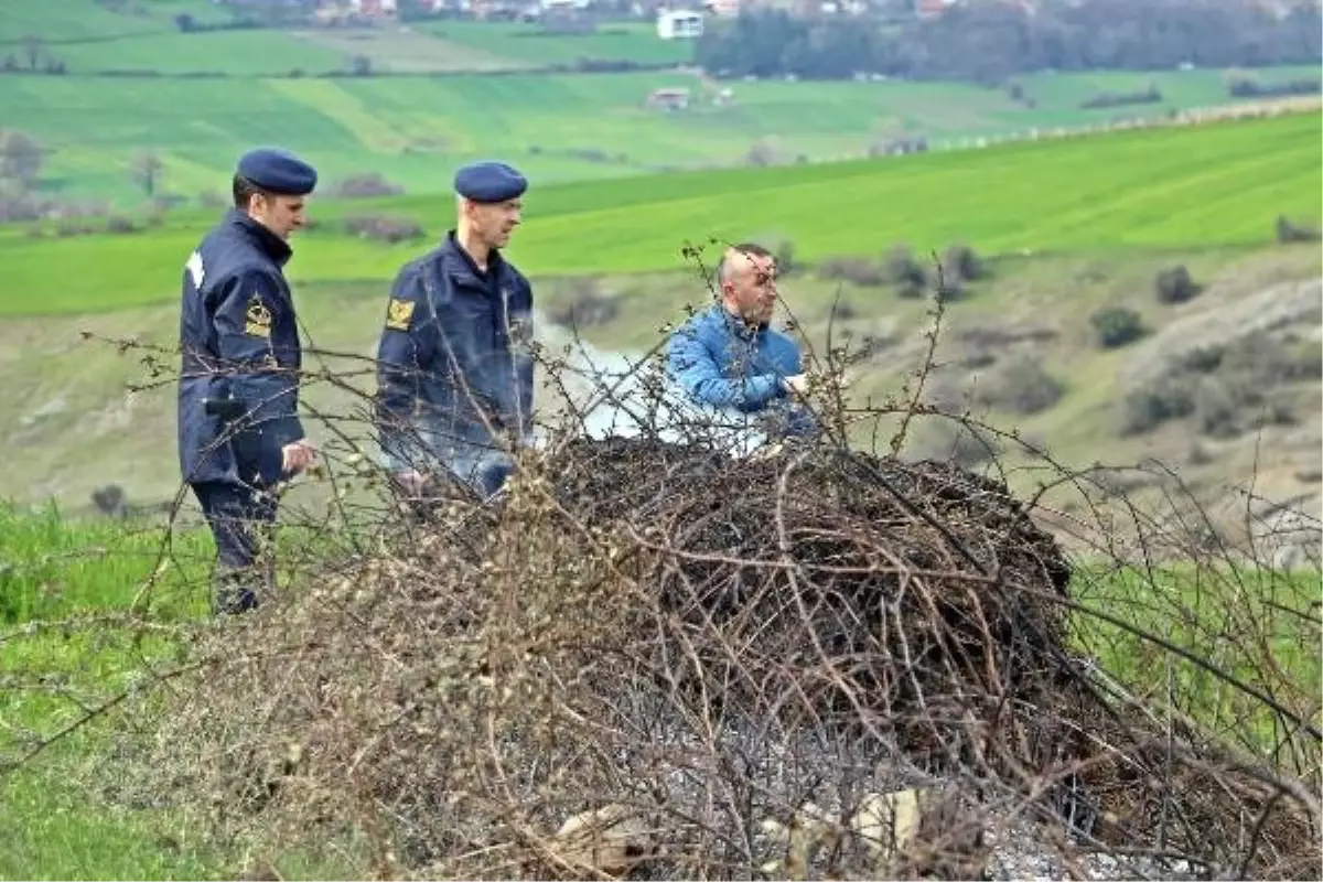 Çalılık Alandaki Yangını Jandarma ve Köylüler Söndürdü