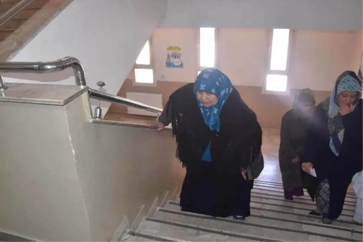 Engelleri Aşarak Vatandaşlık Görevlerini Yerine Getirdiler