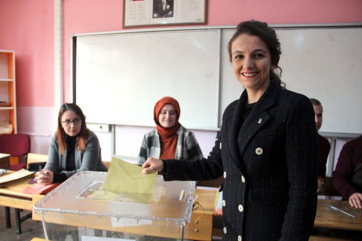 Esra Zeytin Sürücüoğlu, Oyunu Kullandı