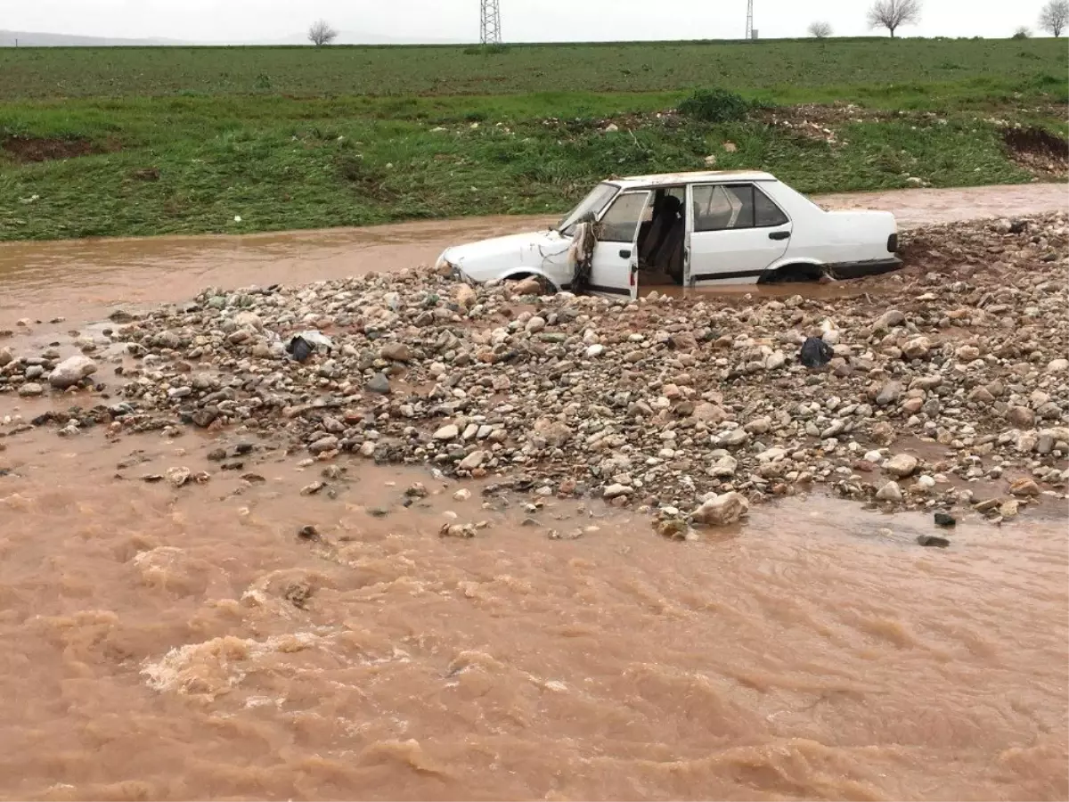 Gaziantep\'te 2 Kişi Sele Kapılarak Kayboldu