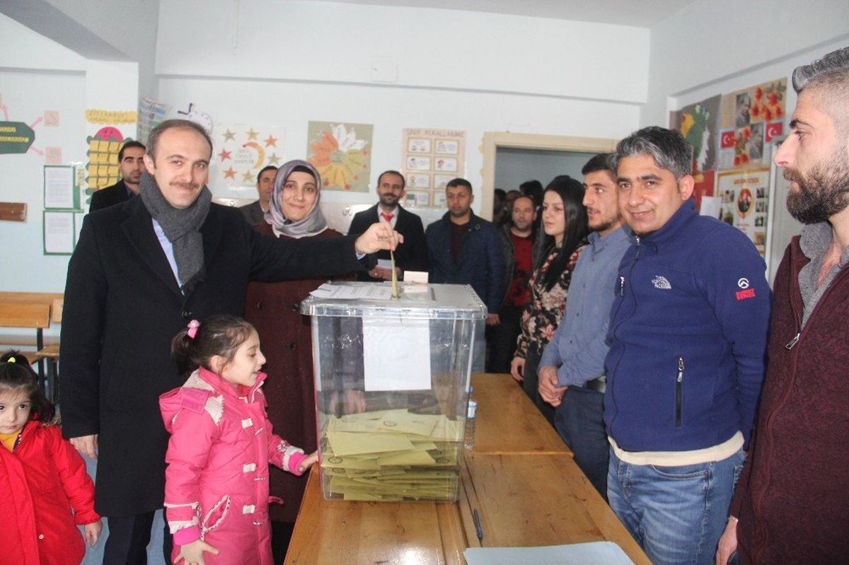 Hakkari\'de Oy Kullanma İşlemi Sone Erdi