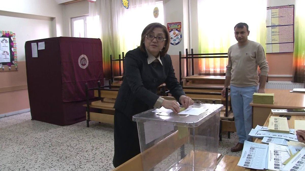 İlklerin Kadını İlk Oyu Kullandı