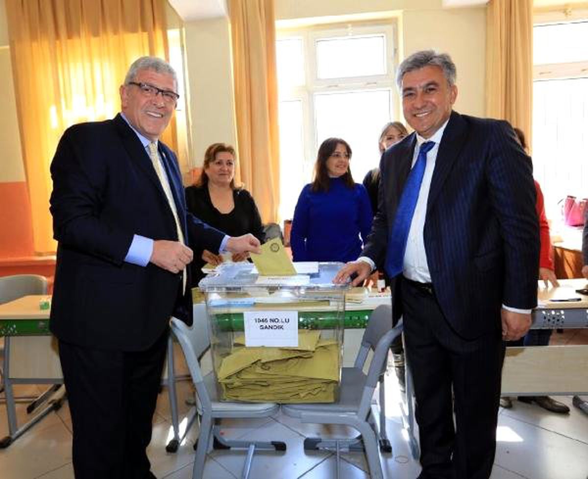 İyi Parti\'li Dervişoğlu ve CHP\'li Aday, Aynı Sandıkta Oy Kullandı