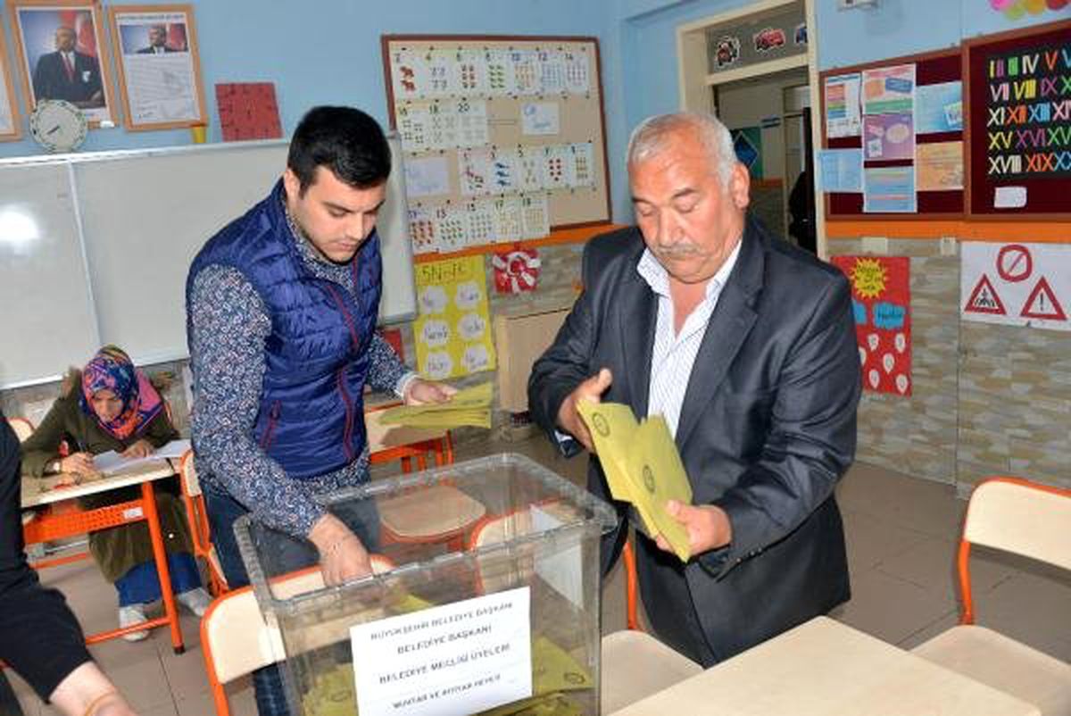 Kahramanmaraş\'ta Sandıkların Açılmasına Başlandı