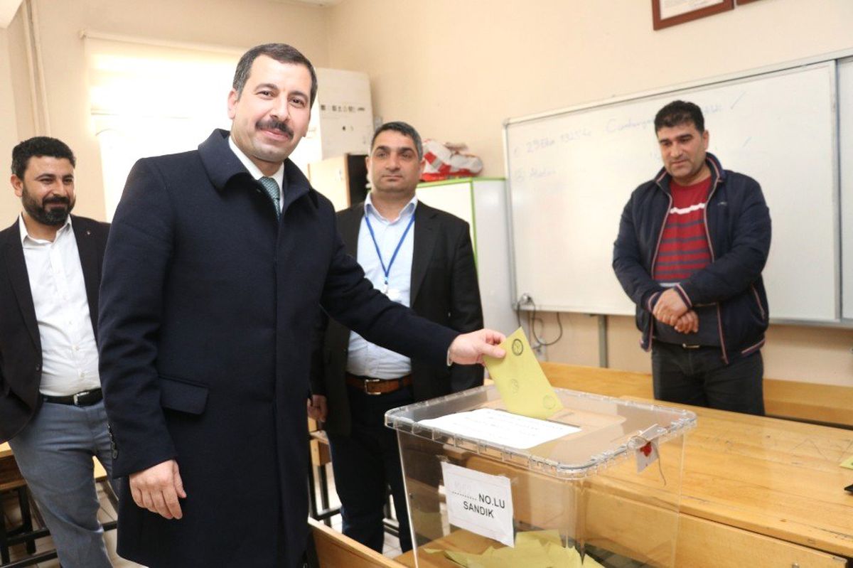 Karaköprü Belediye Başkanı Metin Baydilli Oyunu Kullandı