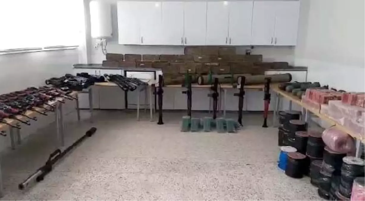 Kilis\'te, Pkk/pyd\'ye Gönderilmek İstenen Cephanelik Ele Geçirildi