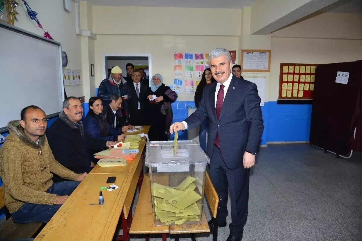 Kırşehir Protokolü Sandık Başına Gitti