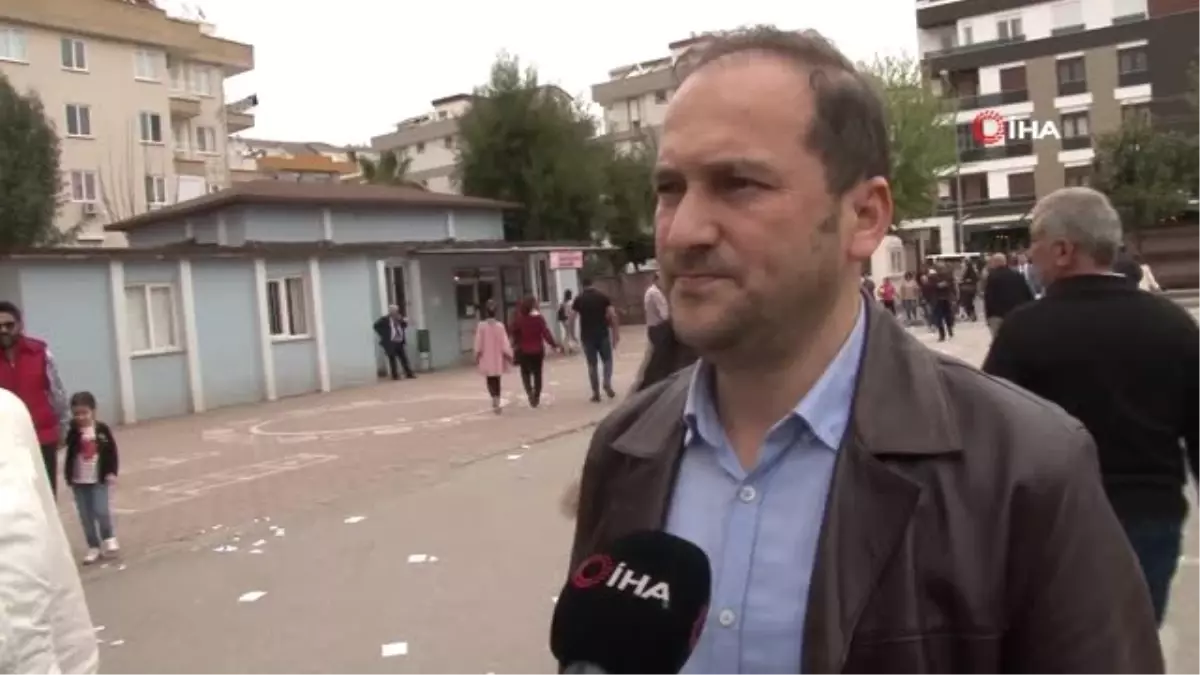 Rus Gelin, Muhtar Adayı Kayınvalidesi İçin Oy İstedi