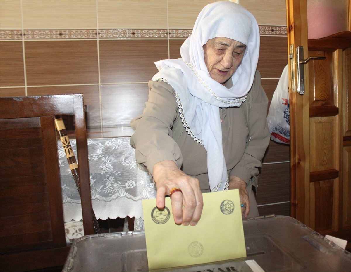 Sandık, Hasta ve Engellilerin Ayağına Gitti