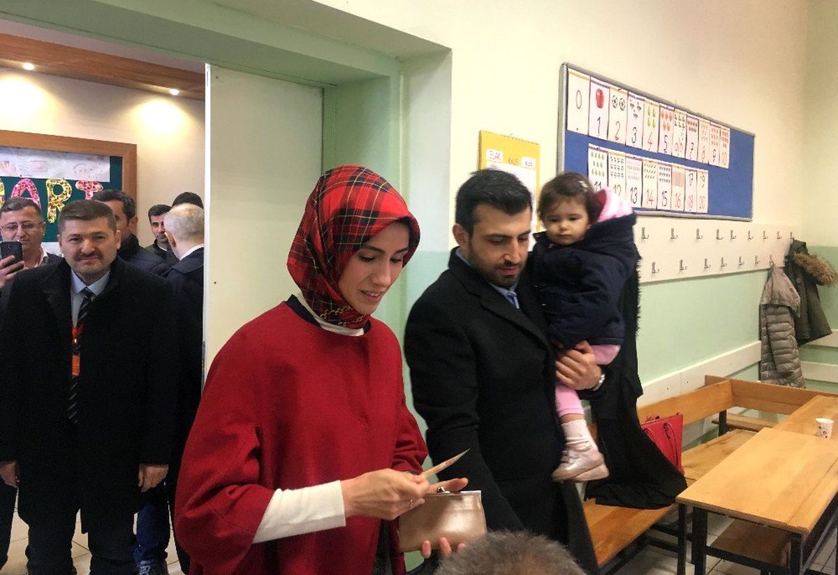 Selçuk Bayraktar ve Sümeyye Erdoğan Bayraktar Oylarını Kullandı