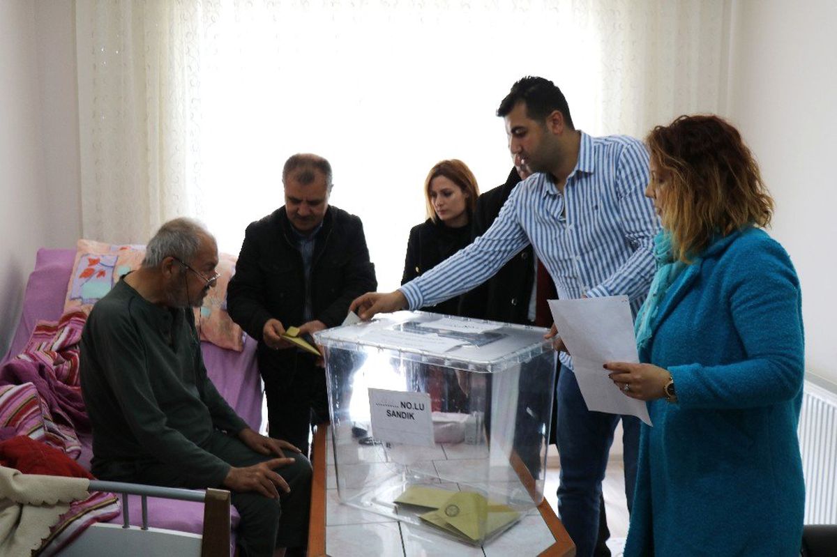 Seyyar Sandıkta Oy Kullanan Vatandaştan Devlete Teşekkür