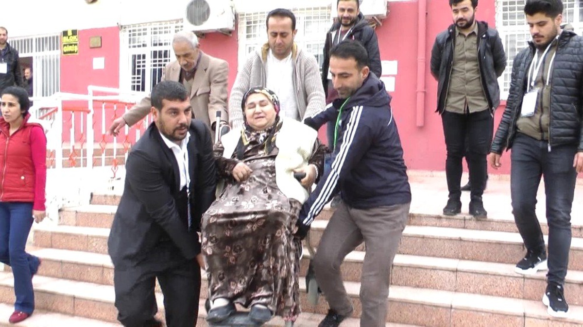 Sınırın Sıfır Noktasında Oy Kullanma İşlemi Sorunsuz Devam Ediyor
