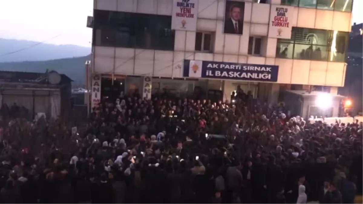 Şırnak\'ta AK Parti Sevinci - AK Parti Belediye Başkan Adayı Mehmet Yarka