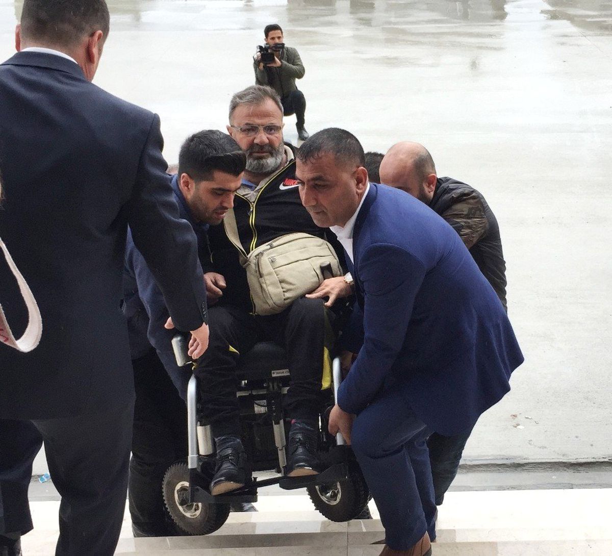 Tekerlekli Sandalye ile Oy Kullanmaya Geldi