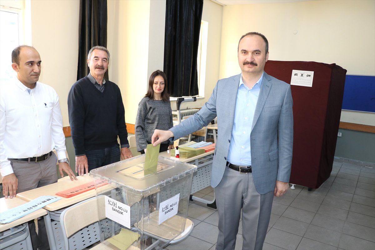 Türkiye Genelinde Oy Verme İşlemi Başladı