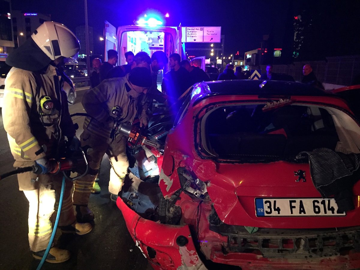 Tuzla\'da Trafik Kazası: 1 Yaralı