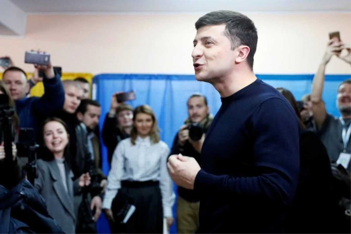 Ukrayna\'da Devlet Başkanlığı Seçiminin İlk Turunda En Fazla Oyu Komedyen Zelenskiy Aldı