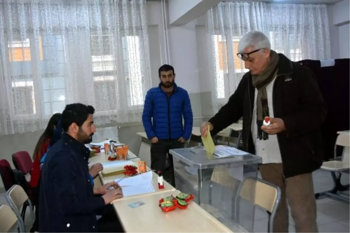 Van, Hakkari ve Bitlis\'te Oy Verme İşlemi Başladı