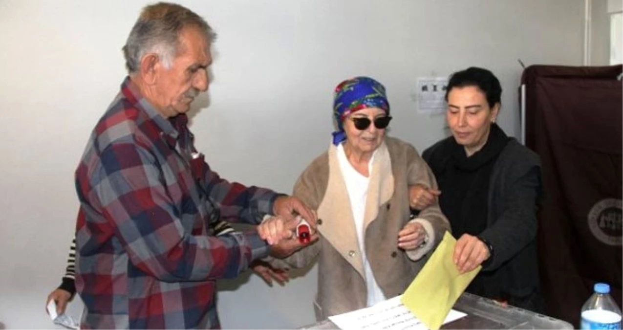 Yeşilçam\'ın Efsane İsimleri Gülşen Bubikoğlu ve Fatma Girik Seçimini Yaptı