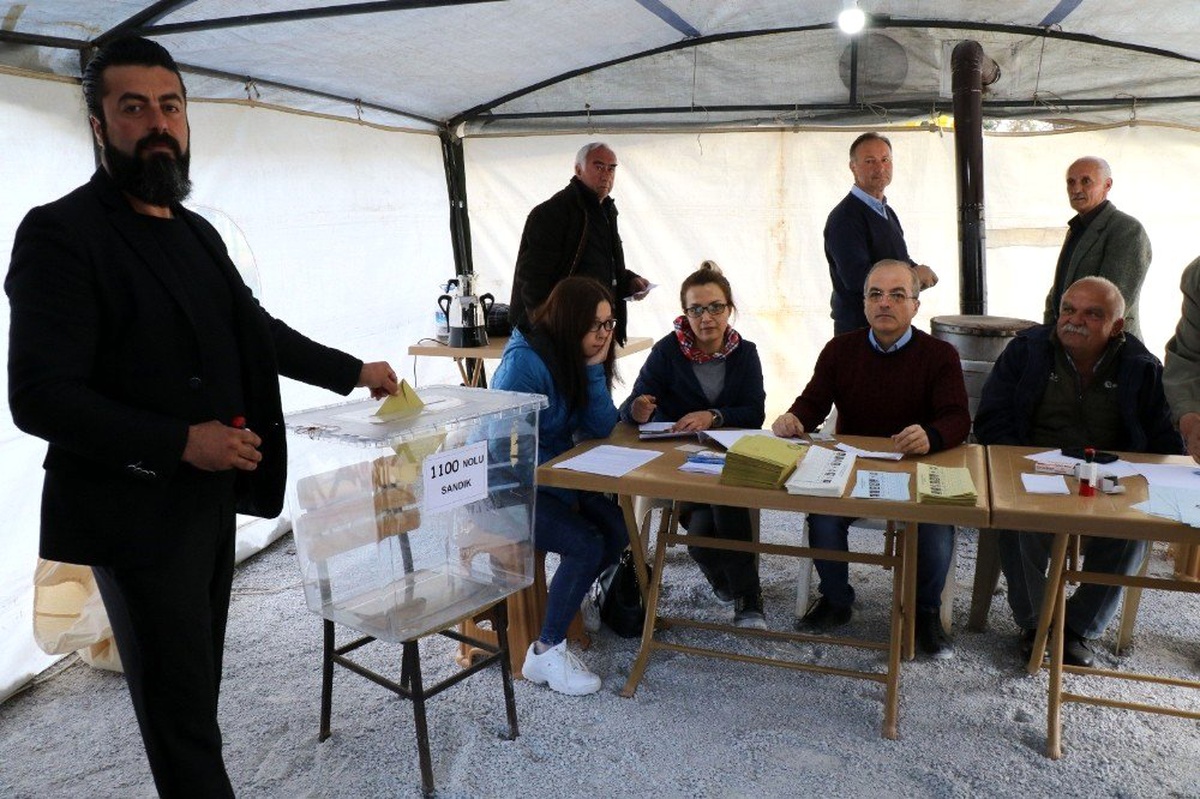 Afet Bölgesinde Kurulan Sandıkta AK Parti Birinci Çıktı
