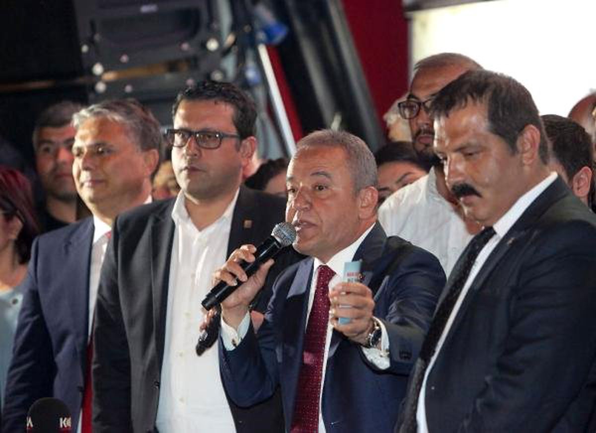 Antalya\'da CHP\'li Muhittin Böcek Kazandı (3)