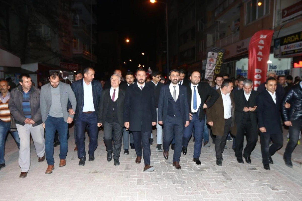 Bucak\'ta AK Parti Zaferini Kutladı